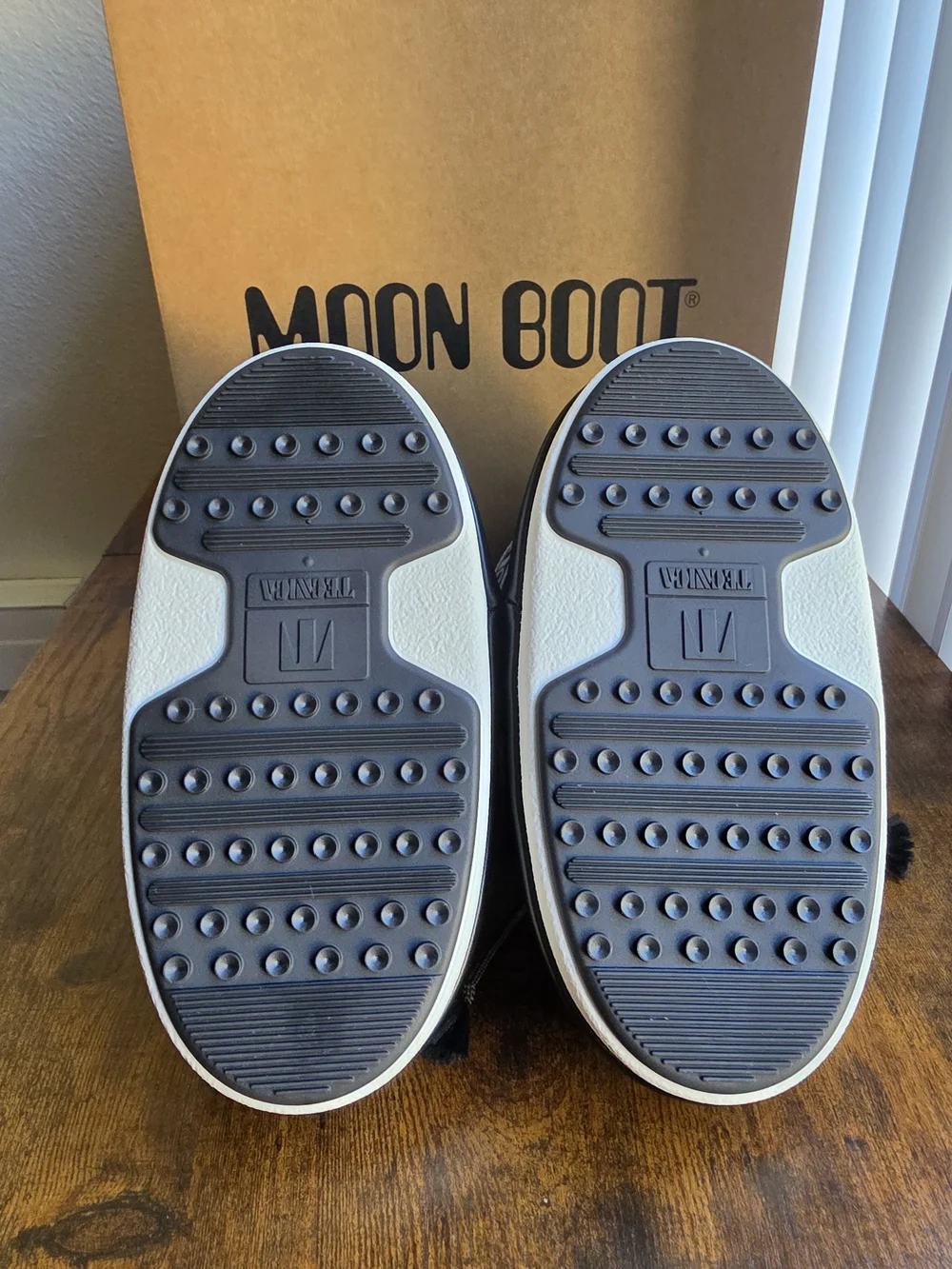 Moon Boot MB Icon Low Nylon Black Snow Boots - Size US 2/3.5 (EU 33/35)